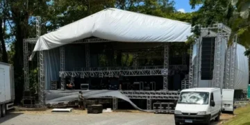 Estrutura para os grandes shows do Natal+ Encantado de Timbó chega na fase final de preparação