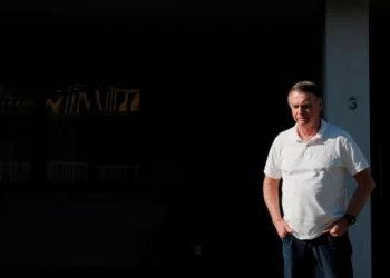 Médicos de Bolsonaro avaliam procedimento incomum para crise de soluço