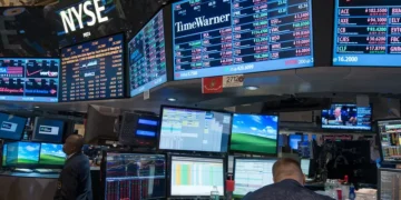 Bolsas de NY fecham sem sinal único, à espera de dado de inflação PCE e corte do Fed