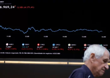 Ibovespa fecha com leve alta sustentada por Vale após decisão de juros do BC