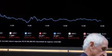 Ibovespa fecha com leve alta sustentada por Vale após decisão de juros do BC