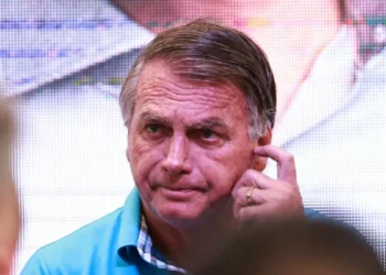 Moraes manda PF avaliar condição de saúde de Bolsonaro após novo pedido de cirurgia