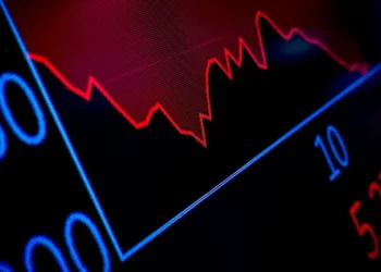 Bolsas de NY fecham em queda, de olho em movimentações corporativas