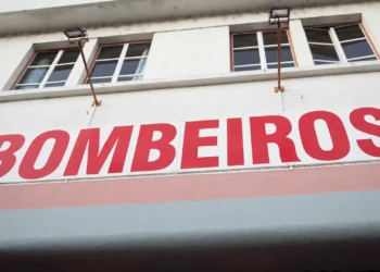 Incêndio danifica antiga fábrica destinada a ser residência universitária em Braga