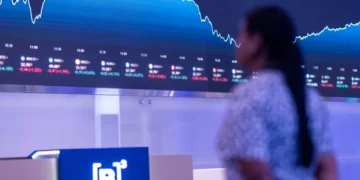 Ibovespa fecha em queda com bancos e “utilities”; Petrobras e Vale atenuam perda