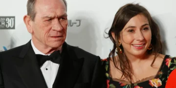 Ligação levanta suspeita sobre morte de filha de Tommy Lee Jones