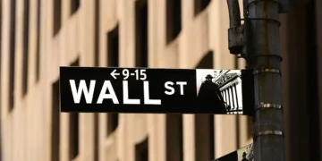 NY fecha quase estável, sem surpresas com Fed e Powell e na espera por balanços