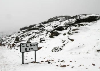 Vai ver a neve à Serra da Estrela? Atenção que há estradas fechadas