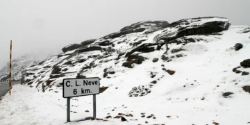 Vai ver a neve à Serra da Estrela? Atenção que há estradas fechadas