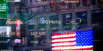 Bolsas de NY caem, com CPI, disputas no Fed, balanços e geopolítica no radar