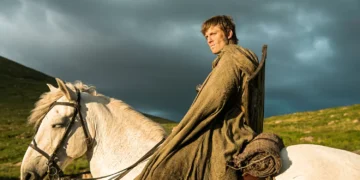 Ator revela bastidor de cena escatológica no início de ‘O Cavaleiro dos Sete Reinos’