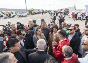 Angelina Jolie visita fronteira entre Egito e Gaza em missão humanitária