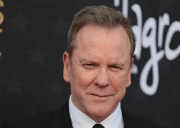 Kiefer Sutherland detido depois de agredir motorista