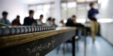 São cada vez mais os professores que adiam a reforma. Mas, há dúvidas sobre a eficácia da medida