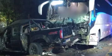 Batida violenta entre carro e ônibus deixa dois mortos e dez feridos leves na BR-470, em Ibirama