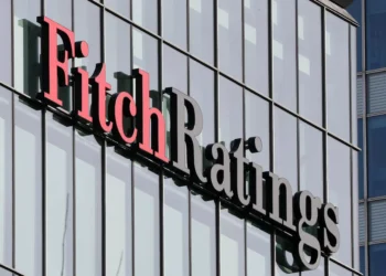 Fitch: Ambiente regulatório favorável impulsiona onda de fusões bancárias nos EUA