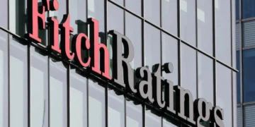 Fitch: Ambiente regulatório favorável impulsiona onda de fusões bancárias nos EUA