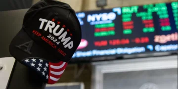 Wall Street resiste a choques políticos e dá sinal verde à agenda de Trump