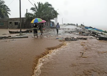Cheias em Moçambique: milhares de pessoas resgatadas das inundações