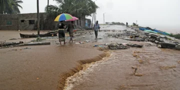 Cheias em Moçambique: milhares de pessoas resgatadas das inundações