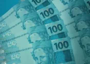 Juros futuros fecham em alta após medida dos EUA sobre vistos gerar ruído