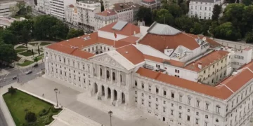 Parlamento adia prazo para listas de órgãos externos até segunda-feira