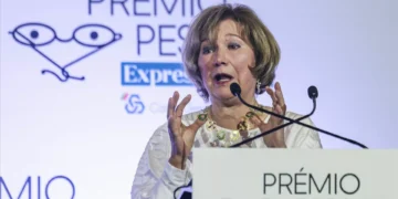 Lídia Jorge apela à vigilância sobre Inteligência Artificial em defesa do pensamento humano