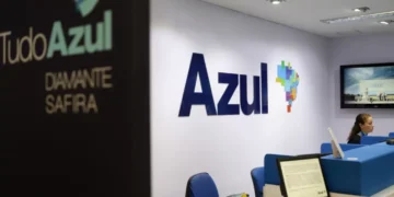Azul diz que atrasar saída do Chapter 11 pode ameaçar negócios; ação desaba 38%