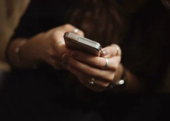 Jovem portuguesa usa experiência familiar para criar aplicação contra burlas