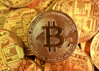 Bitcoin: cripto tem forte baixa e atinge menor nível desde eleição de Trump em 2024
