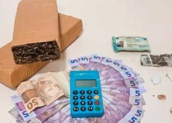 Polícia Militar prende homem com mais de 1 kg de maconha próximo a escola em Timbó