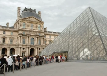 Autoridades receberam emails com “ameaças de explosão em vários locais de Paris”