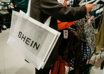 Comissão Europeia investiga Shein por dependência e venda de produtos ilegais