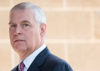 Ex-príncipe André libertado após 12 horas, mas continua sob investigação