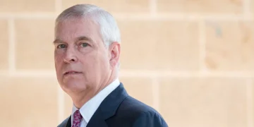 Ex-príncipe André libertado após 12 horas, mas continua sob investigação