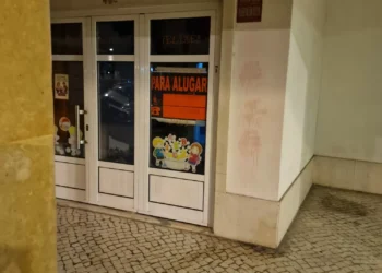 Creche em Carnide alvo de denúncia por maus-tratos está “para alugar”. “Será que vão fugir ou abrir noutro sítio?”