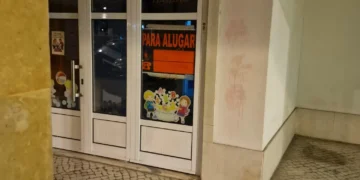 Creche em Carnide alvo de denúncia por maus-tratos está “para alugar”. “Será que vão fugir ou abrir noutro sítio?”