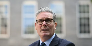 Ficheiros Epstein: Keir Starmer sob forte pressão política