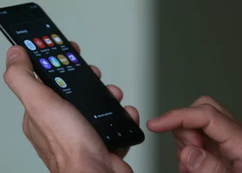 Veja dicas para proteger seu celular de golpes virtuais no carnaval