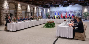 Negociações de paz entre Ucrânia e Rússia em Genebra terminam primeiro dia sem avanços decisivos