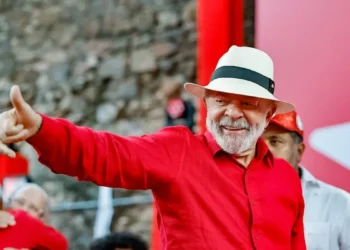 O nome que interpretará Bolsonaro em desfile sobre Lula na Sapucaí