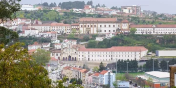 Câmara de Coimbra anuncia retirada de cerca de três mil pessoas face ao risco de cheia no Mondego