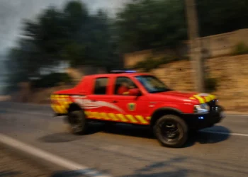 Incêndio em Óbidos controlado: 10 desalojados e cinco bombeiros com ferimentos ligeiros