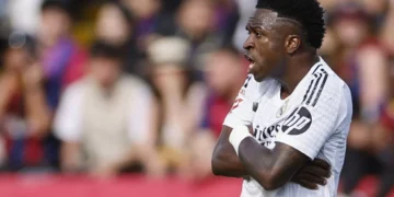 Real Madrid vence Benfica em noite marcada por polémica após protesto de Vinícius Júnior