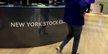 Wall Street sobe com ações de tecnologia e renova otimismo com IA