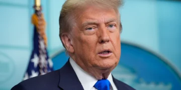 Trump ordena ao Governo que pare “imediatamente” de usar IA da empresa Anthropic