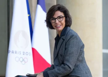 Ministra da Cultura da França demite-se para dedicar-se às eleições municipais de Paris