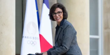Ministra da Cultura da França demite-se para dedicar-se às eleições municipais de Paris