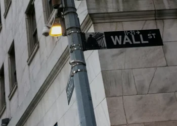 Wall Street sobe com ata mais “hawkish” do Fed e nova onda de apostas em IA
