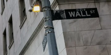Wall Street sobe com ata mais “hawkish” do Fed e nova onda de apostas em IA